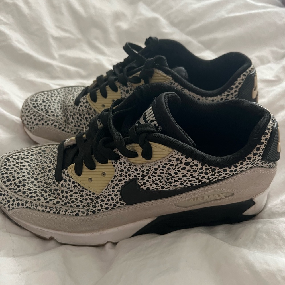Women's Nike Air Max, size 8.5, good condition!
